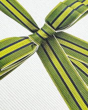 Load image into Gallery viewer, Green Bow Greeting Card