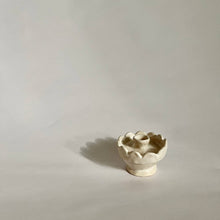 Load image into Gallery viewer, Small Scalloped Candleholder