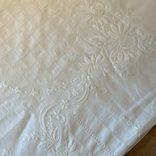 Load image into Gallery viewer, Vintage Tablecloth