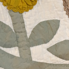 Load image into Gallery viewer, Antique Flower Quilt