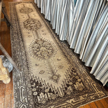 Load image into Gallery viewer, Vintage Persian Runner