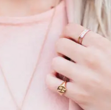 Load image into Gallery viewer, Love Signet Ring